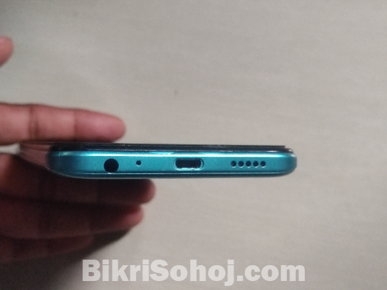 Tecno Spark 8c  4/64